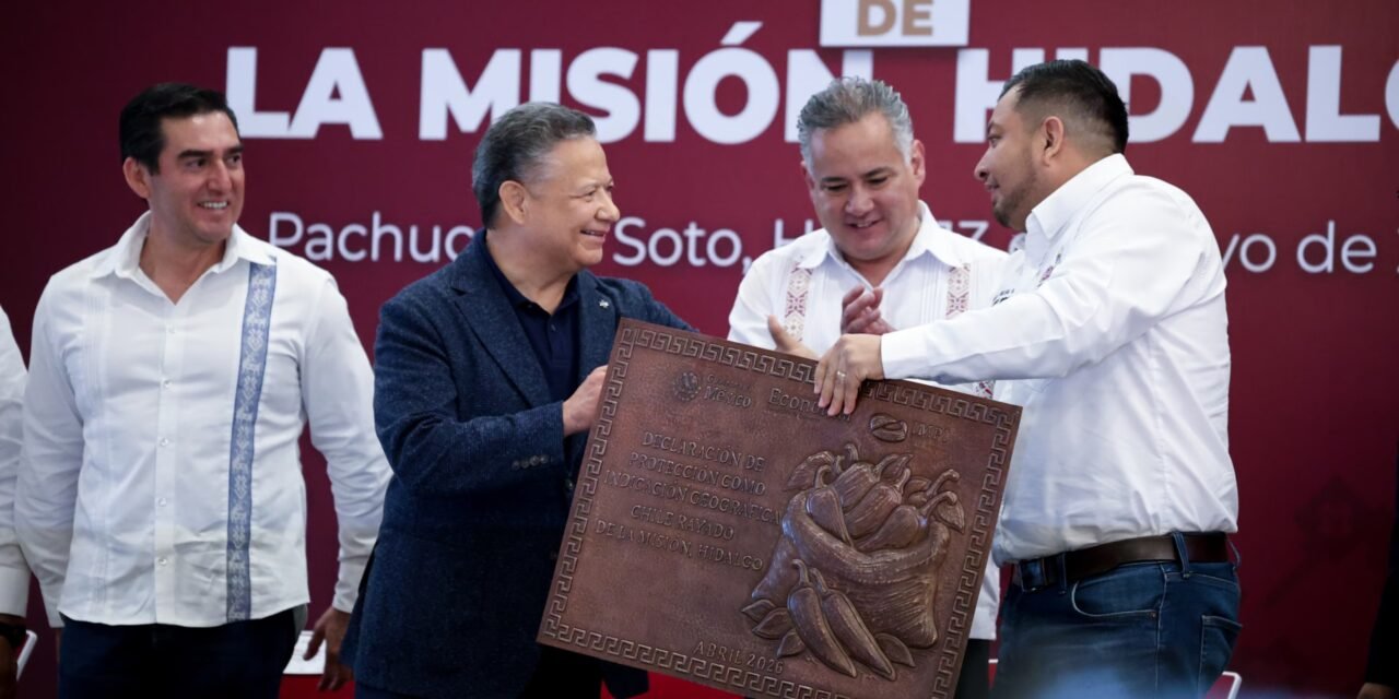 Julio Menchaca y el IMPI protegen producción del chile rayado de La Misión