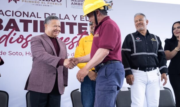 Julio Menchaca enaltece labor de combatientes de incendios forestales