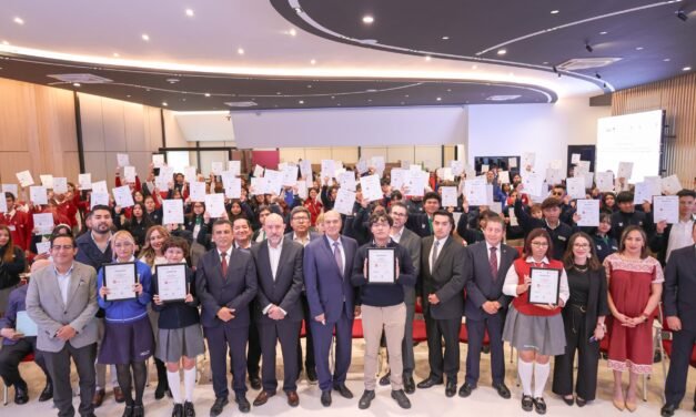SEPH entrega certificados de inglés a más de 22 mil estudiantes de bachillerato