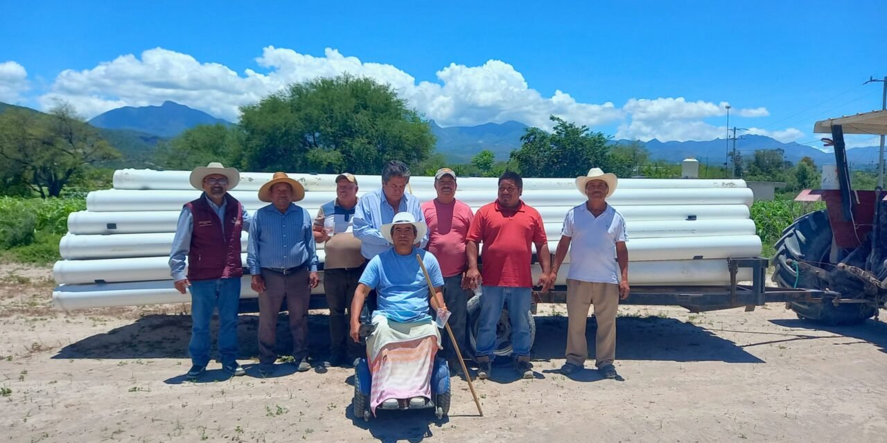 SIPDUS entrega tubería de compuertas para optimizar el riego en Ixmiquilpan