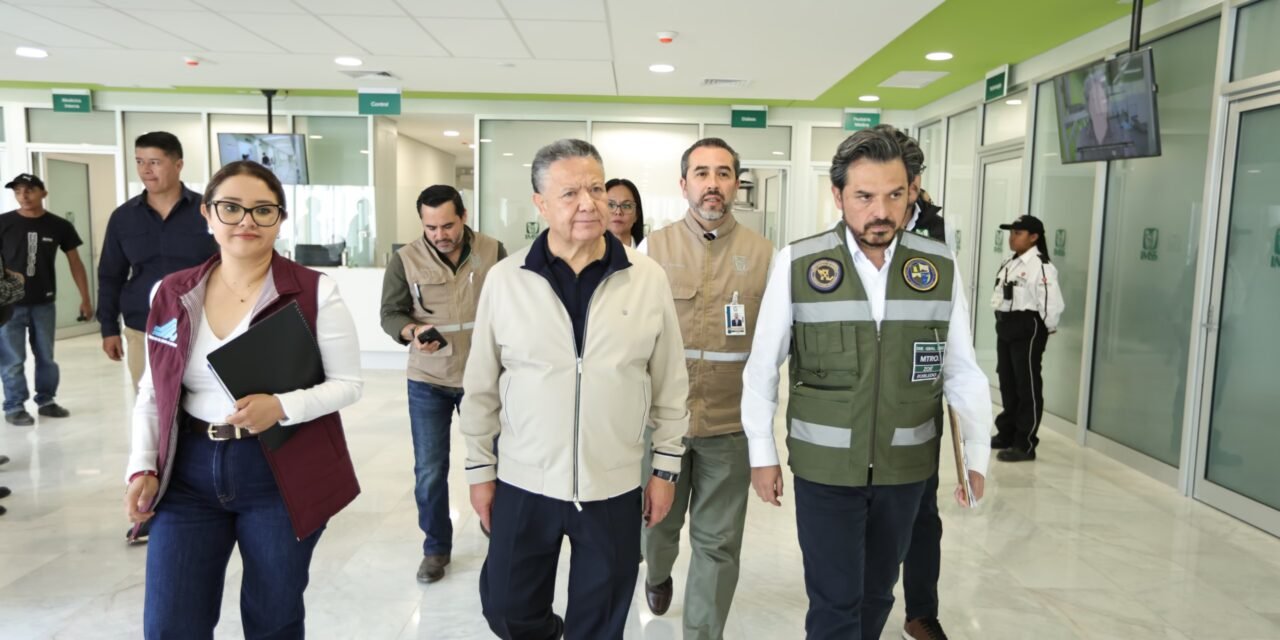 Julio Menchaca y Zoé Robledo verifican avance del Hospital General de Zona de Tula