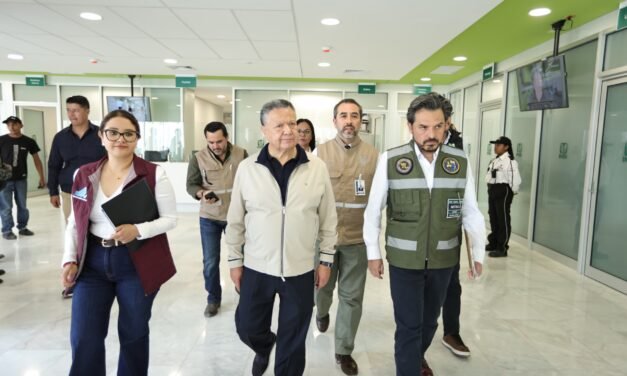 Julio Menchaca y Zoé Robledo verifican avance del Hospital General de Zona de Tula