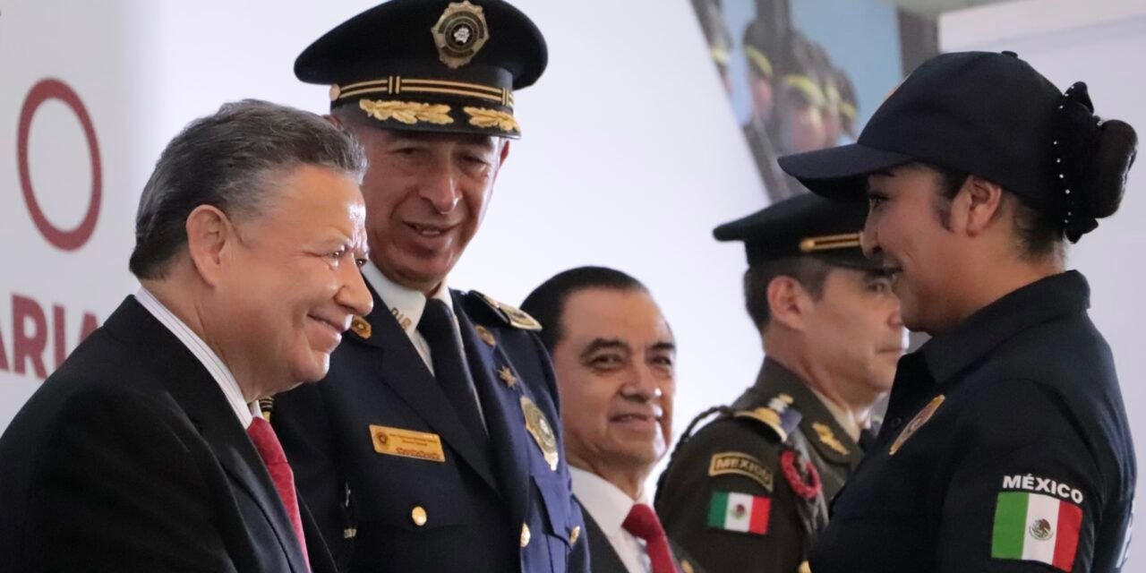 Julio Menchaca conmemora 50 años de la Policía Industrial Bancaria