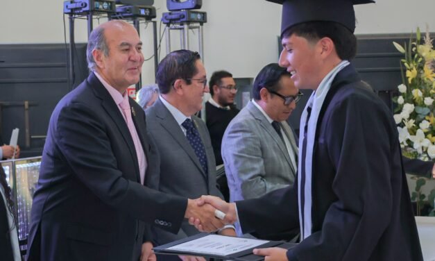 Natividad Castrejón encabeza graduación de estudiantes del Conalep Hidalgo