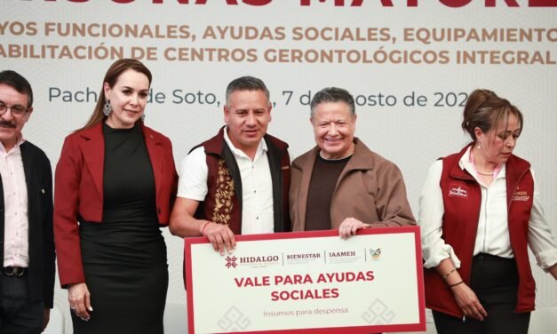 Julio Menchaca promueve el bienestar integral de las personas adultas mayores