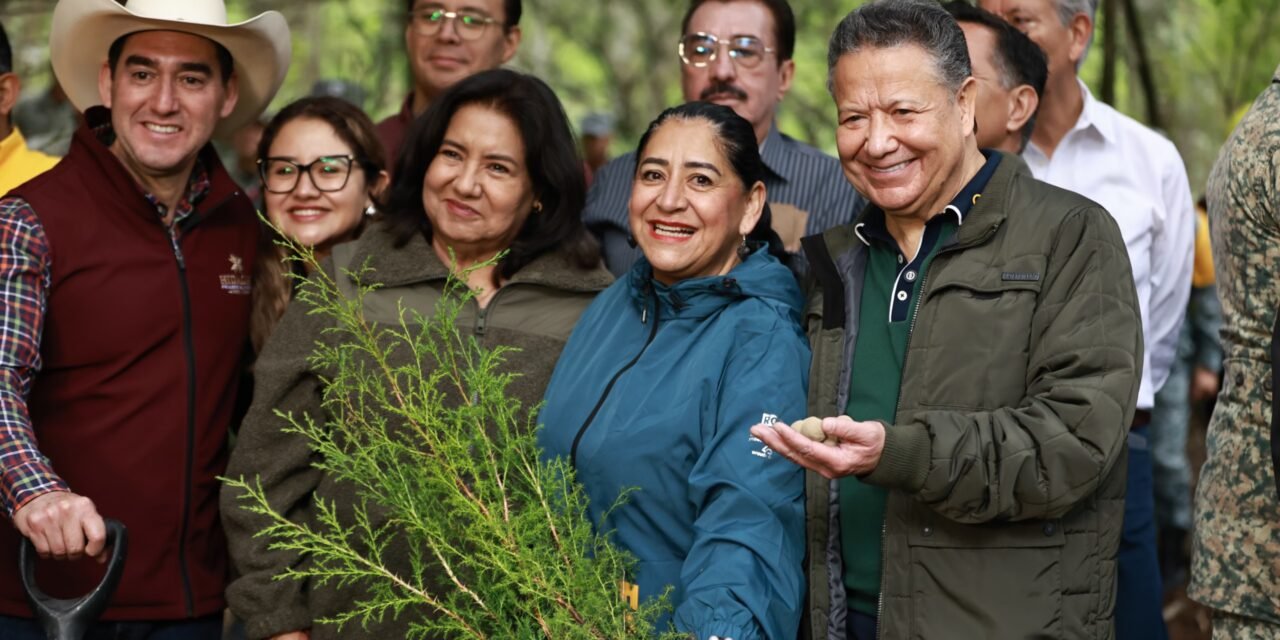 Julio Menchaca entrega dos millones de plantas para reforestar los 84 municipios