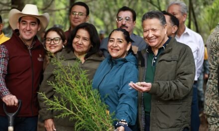 Julio Menchaca entrega dos millones de plantas para reforestar los 84 municipios