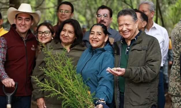 Julio Menchaca entrega dos millones de plantas para reforestar los 84 municipios