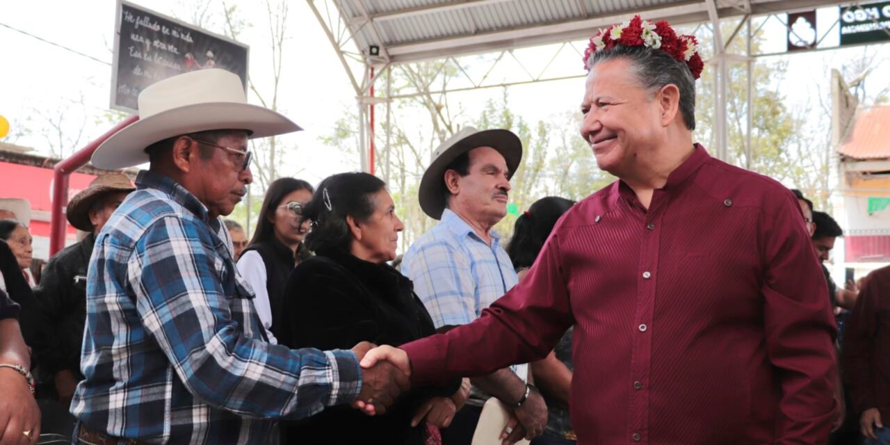 Julio Menchaca respalda transformación de Lolotla con más de 105 millones de pesos