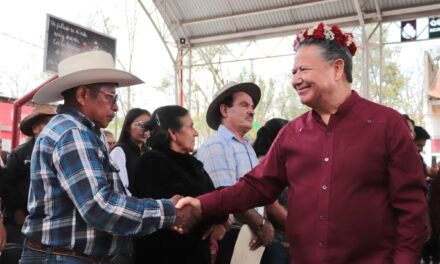 Julio Menchaca respalda transformación de Lolotla con más de 105 millones de pesos