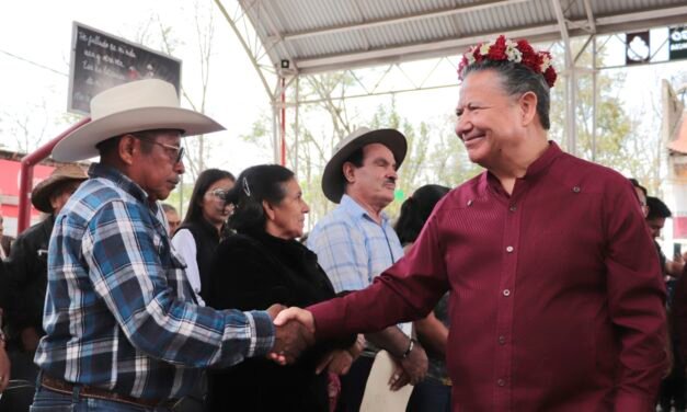 Julio Menchaca respalda transformación de Lolotla con más de 105 millones de pesos