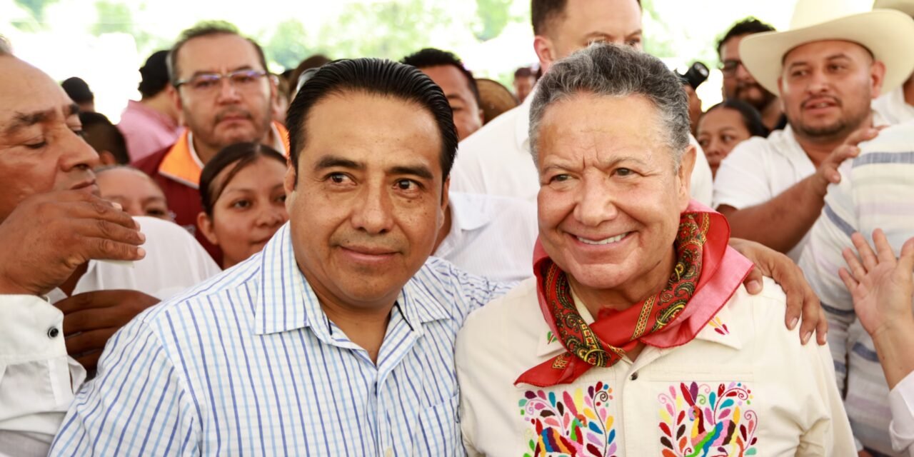 Menchaca Salazar lleva Rutas de la Reconstrucción a Huehuetla