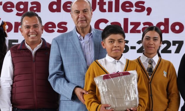 Natividad Castrejón entrega útiles, calzado y uniformes en cinco municipios 