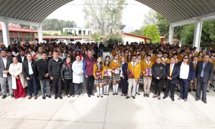 Gobierno de Hidalgo entrega uniformes, útiles y calzado a estudiantes de Tula-Tepeji